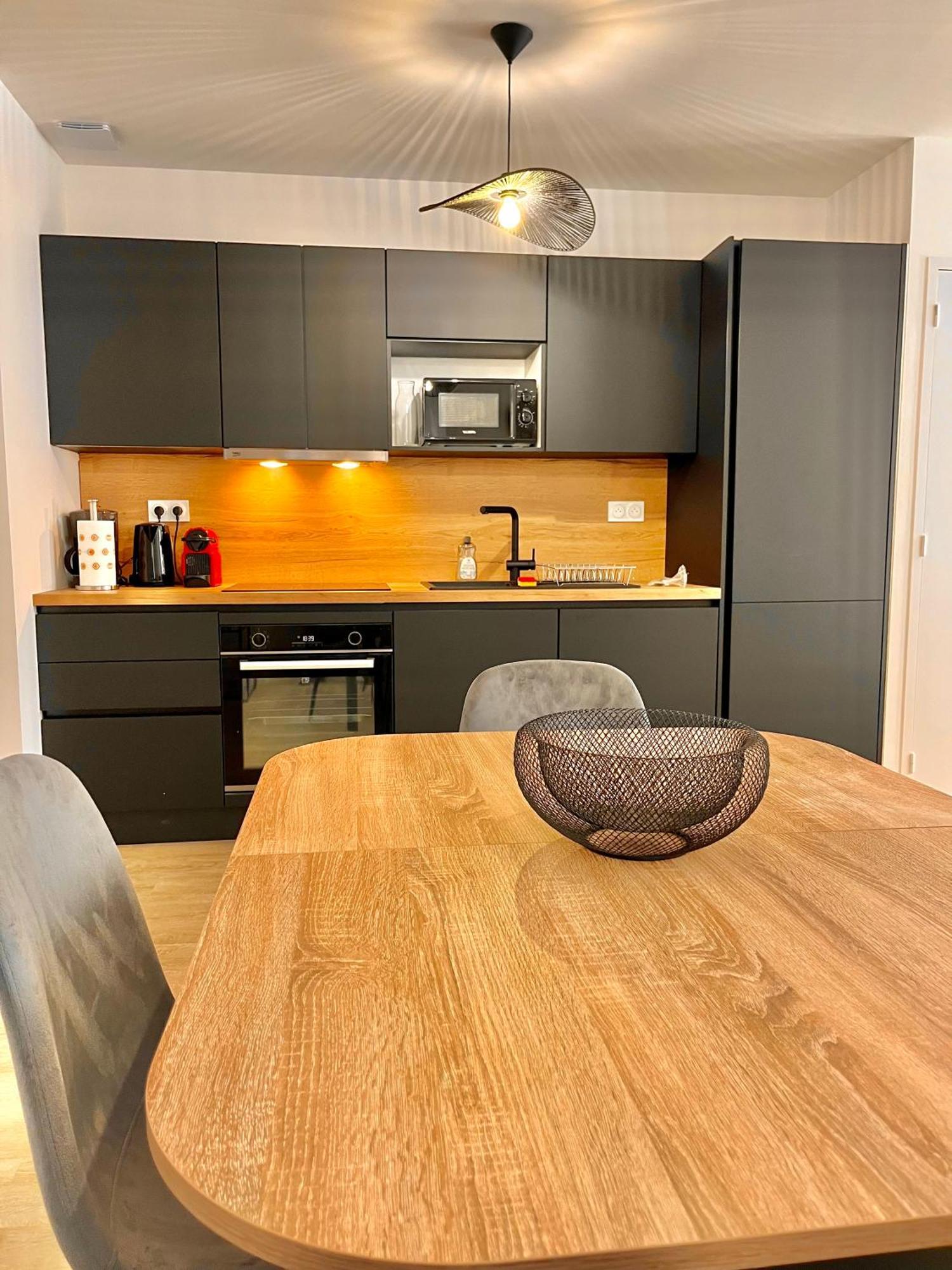 T2 Rez-De-Chaussee, Le Victor Hugo Cancale Extérieur photo